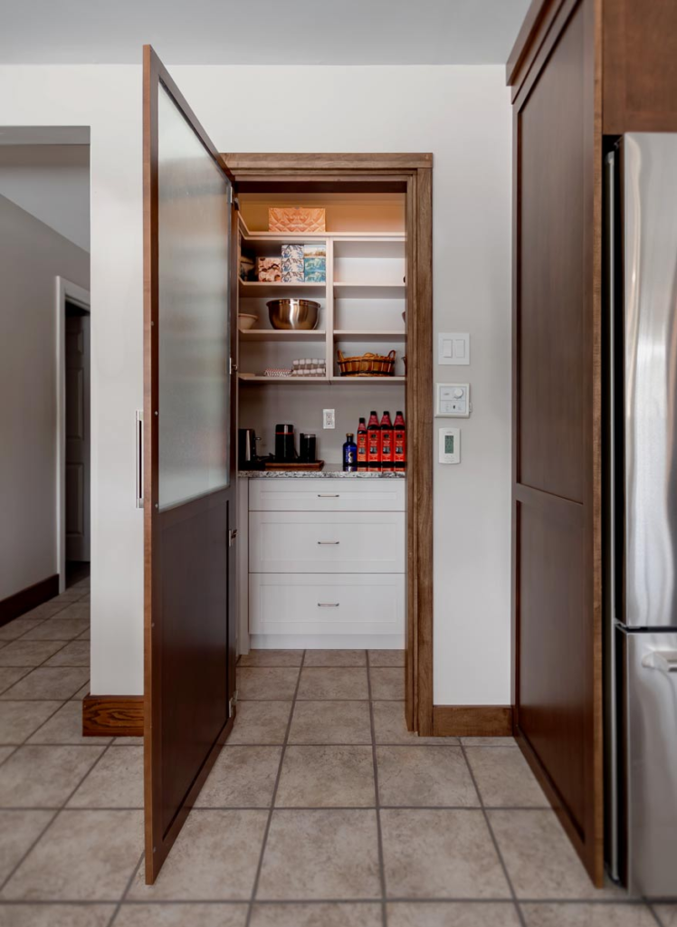 Custom walk-in-pantry with granite countertops. - Georgetown Ontario